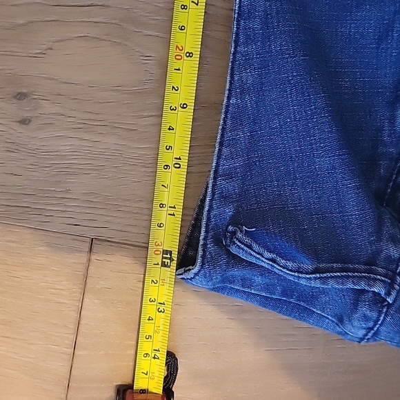 High-Waisted Blue Flare Jeans - Picture 7 of 7